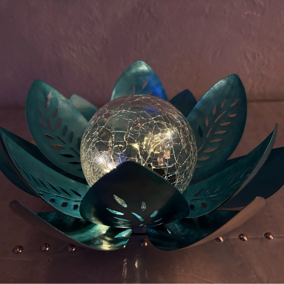 Solar Garden Lights Outdoor Decorative -Bright Lotus turquoise Flower-Price Firm - Picture 7 of 10